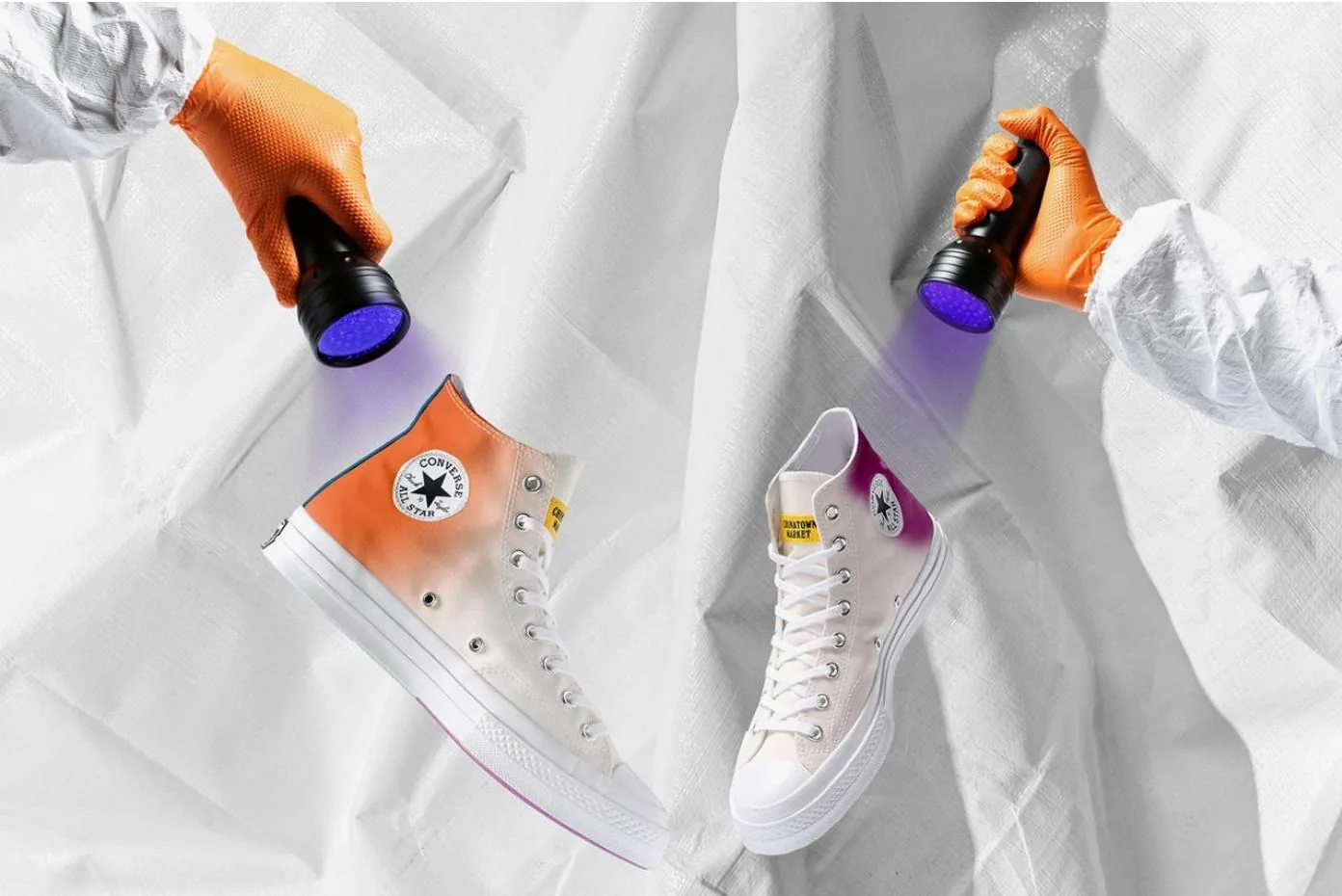 Converse révélant des motifs sous lampe UV