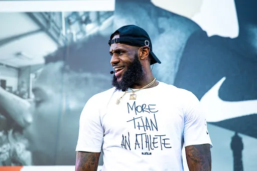 LeBron James en t-shirt « More than an athlete »