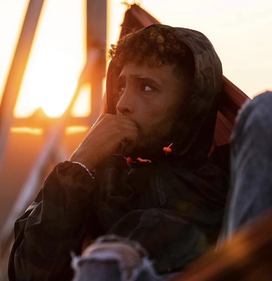 Doni M au coucher du soleil