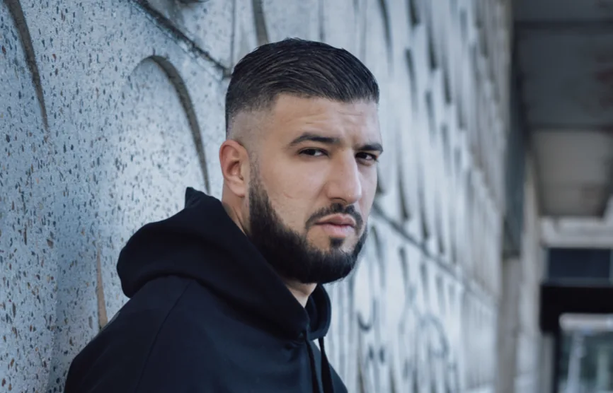 Kamikaz en sweat noir, portrait
