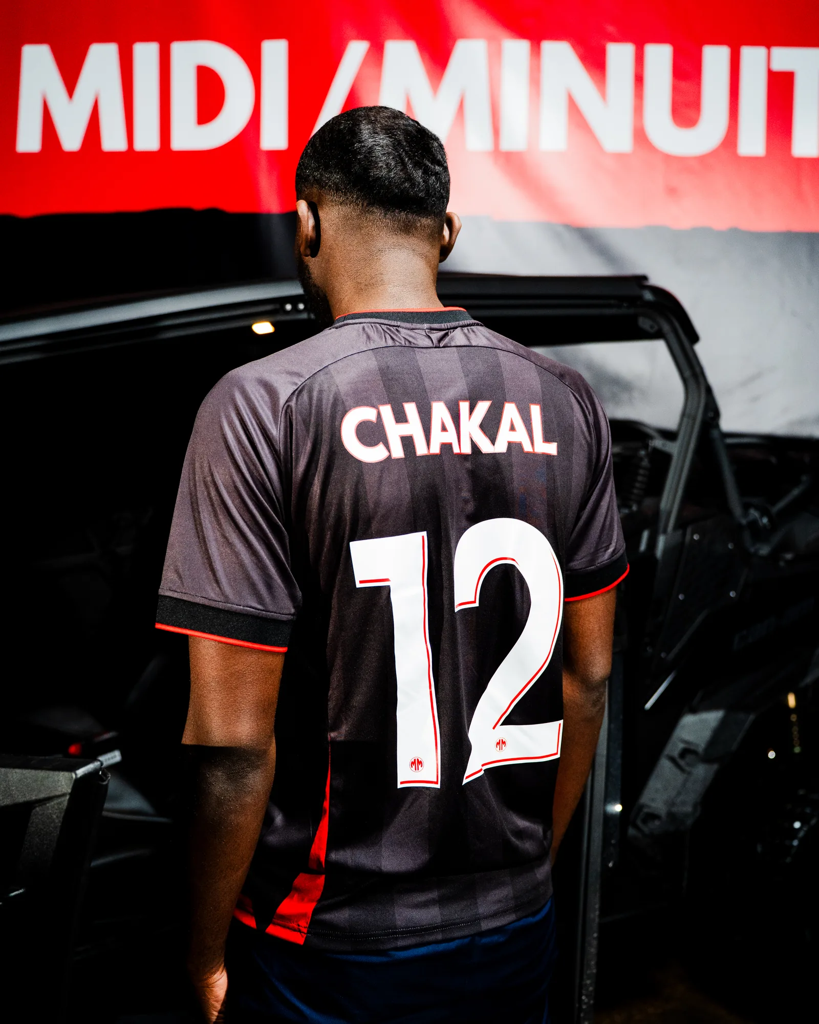 Chakal de dos, maillot n°12 floqué à son nom